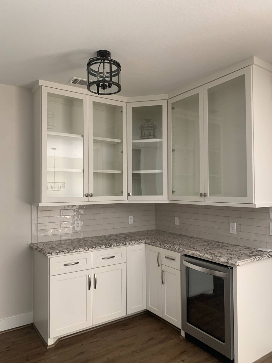 Built-in bar and beverage station by Wonderview Home Services in a Magnolia, TX residential new construction home.-optimized